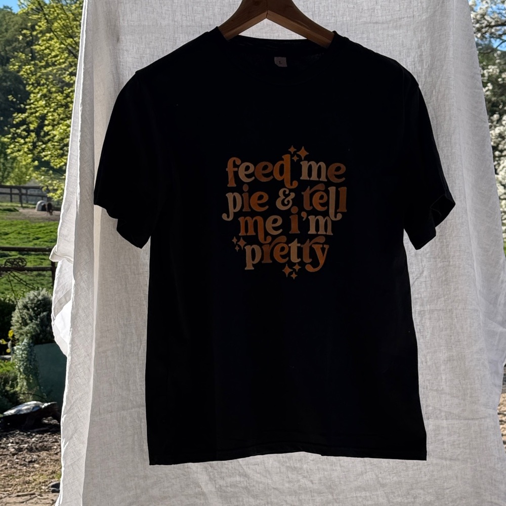 Graphic Tee "feed me pie & tell me i'm pretty" in Black with Brown Print